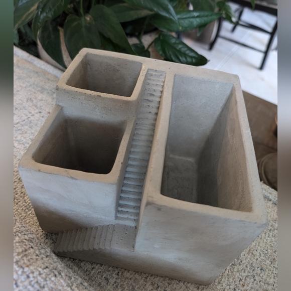 Modern Concrete Succulent Planter - Picture 3 of 3